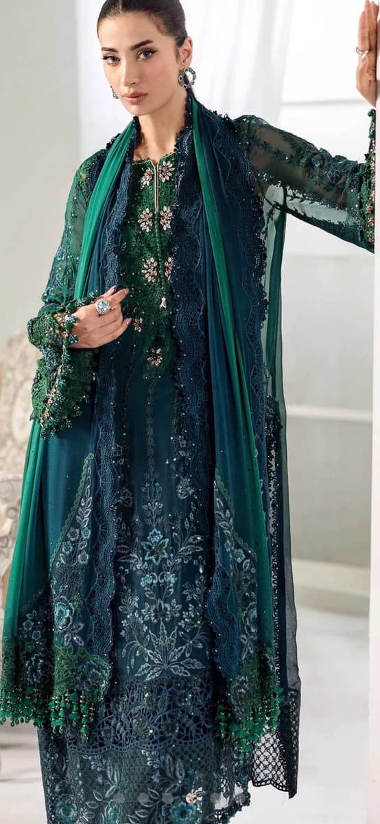 Chiffon Pakistani Salwar Kameez: Custom Embroidered Outfit thumbnail 2