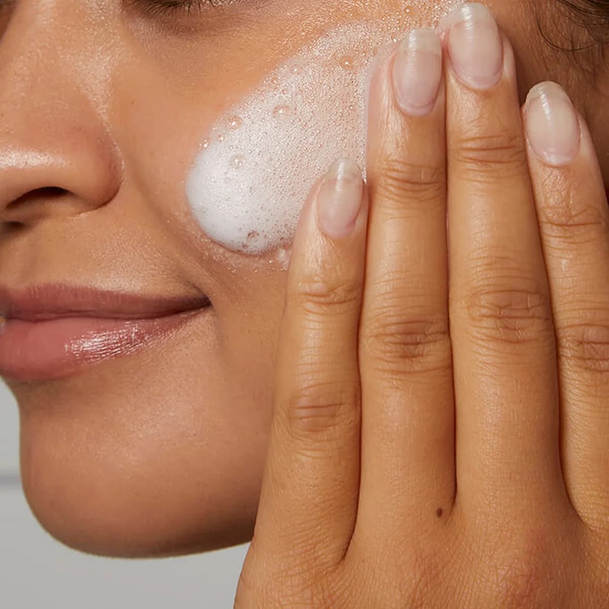 CeraVe Hydrating Cream-to-Foam Cleanser 473ml thumbnail 5